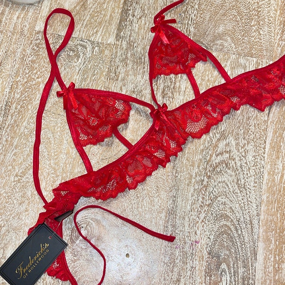 Frederick’s of Hollywood Red Lace Bra Taisha